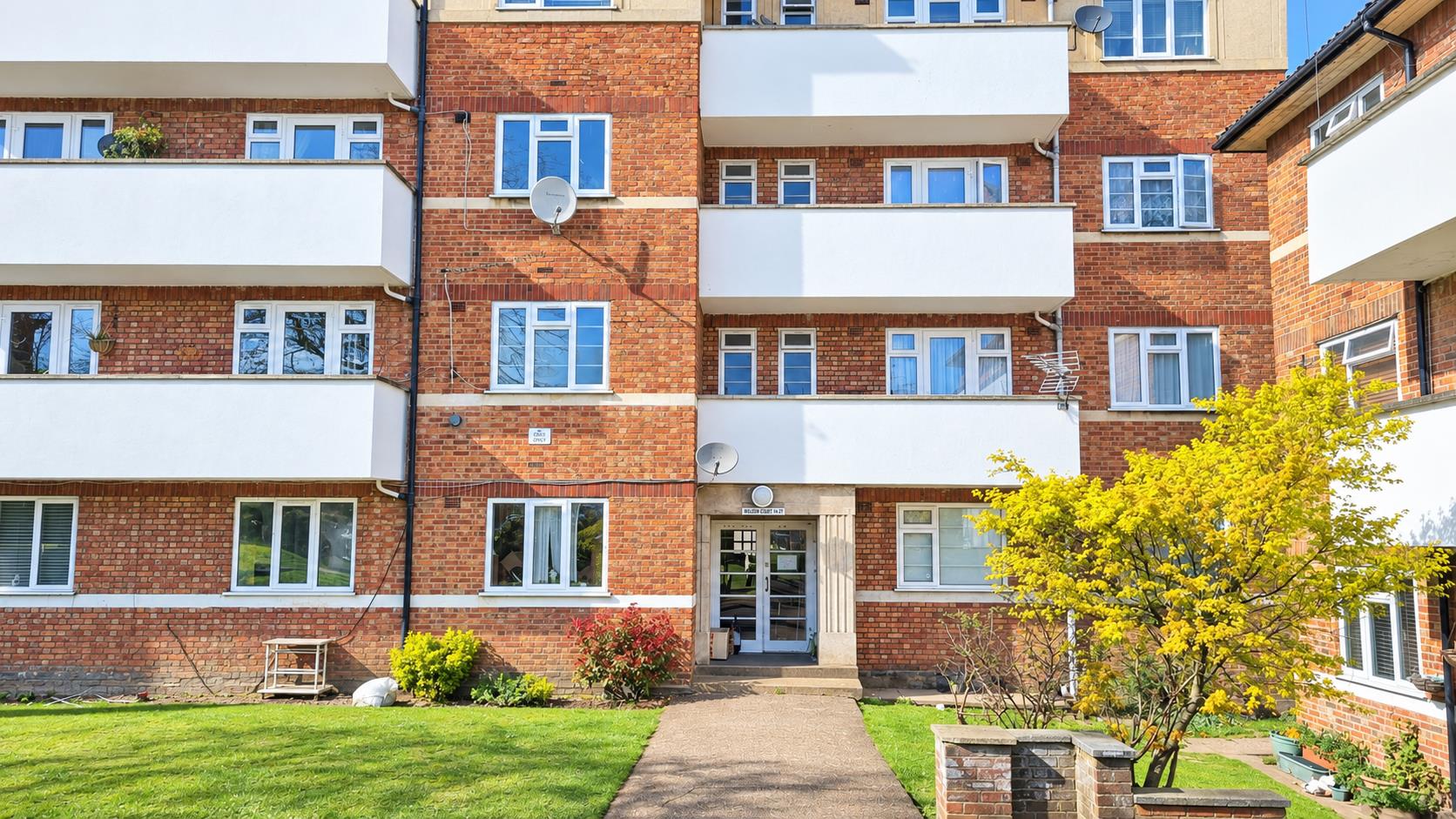Flat Wilton Road in Greater London