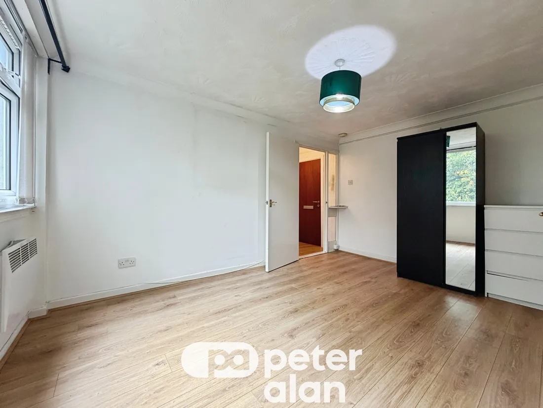Flat Llanishen Court in Cardiff