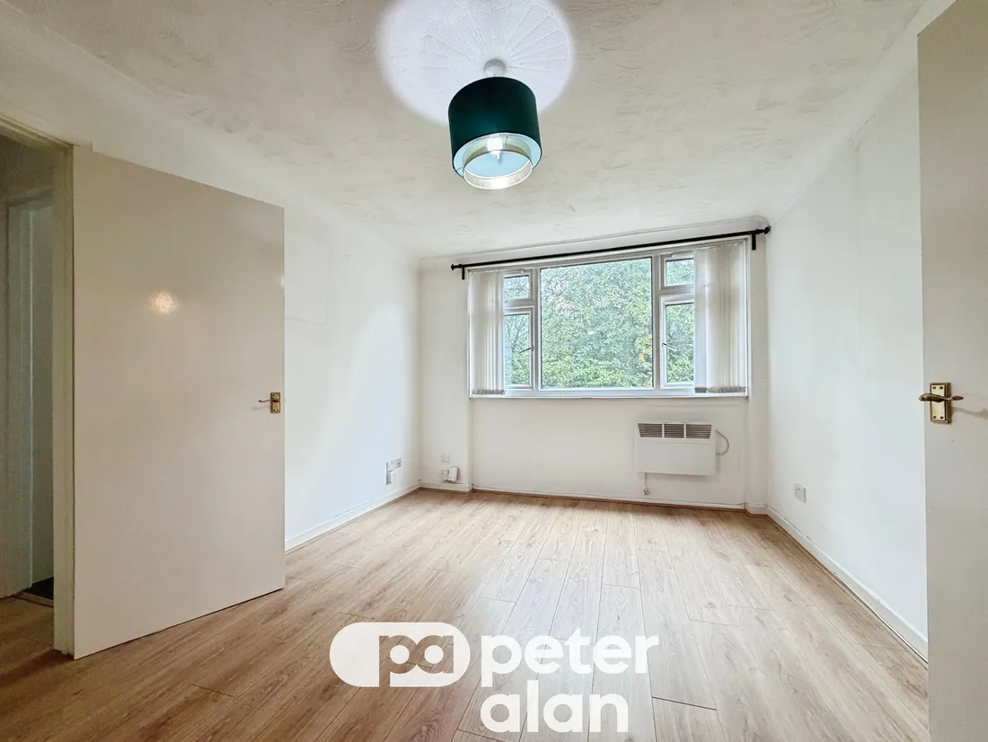 Flat Llanishen Court in Cardiff