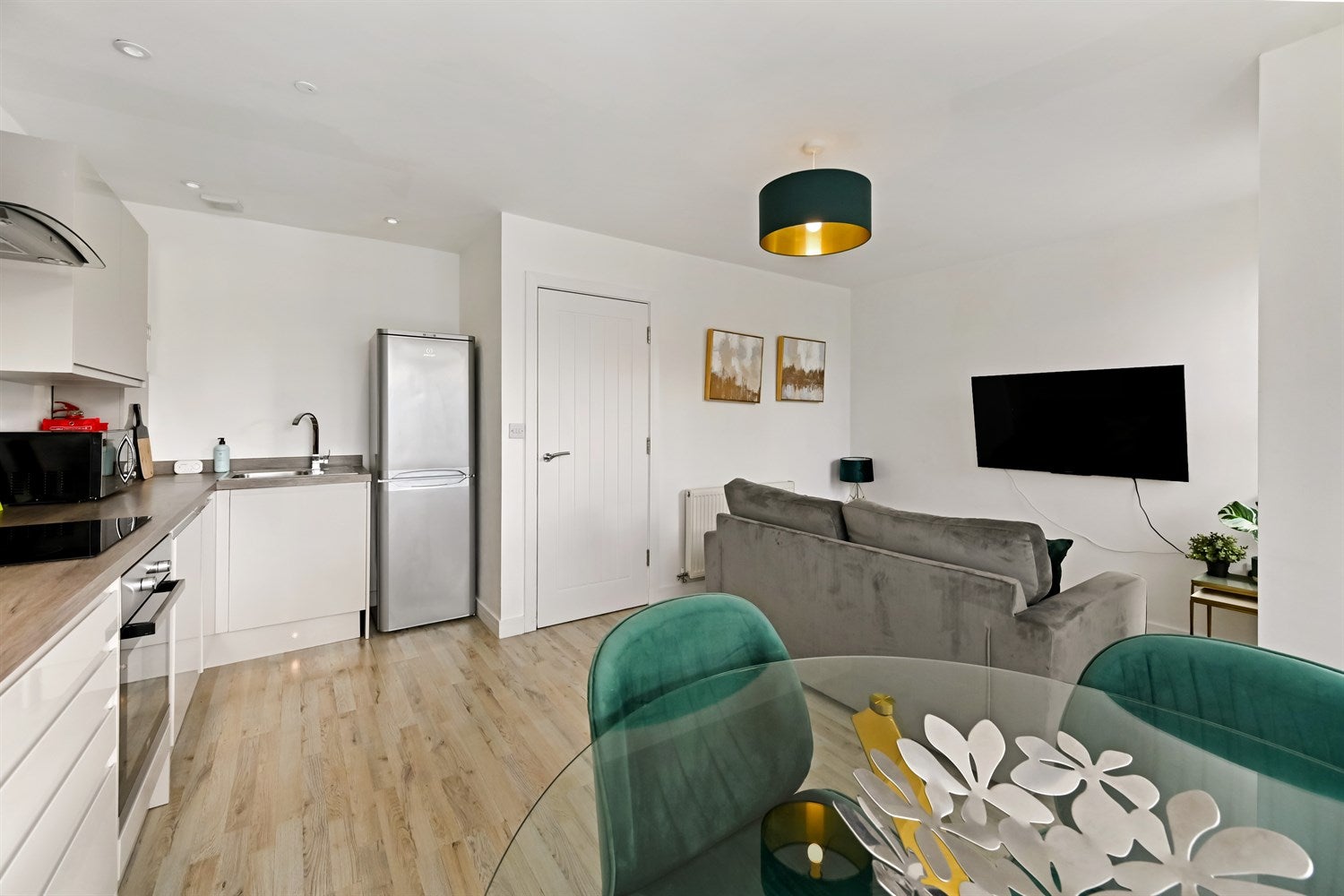Flat Wyndham Crescent in Cardiff
