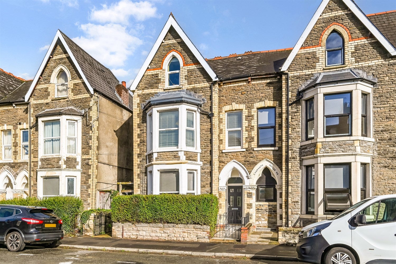 Flat Wyndham Crescent in Cardiff