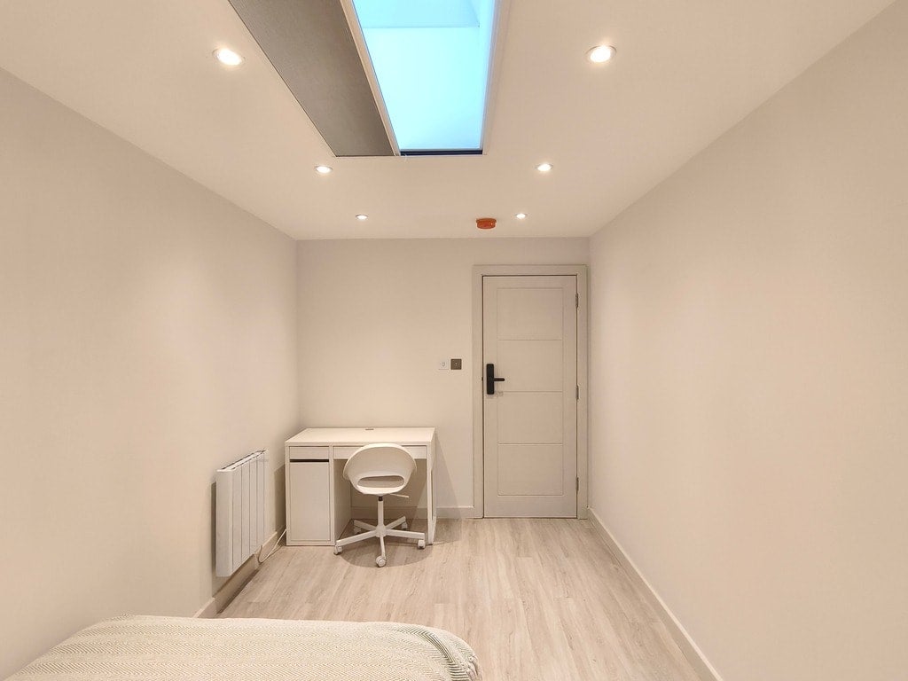 Room Bisson Road in Greater London
