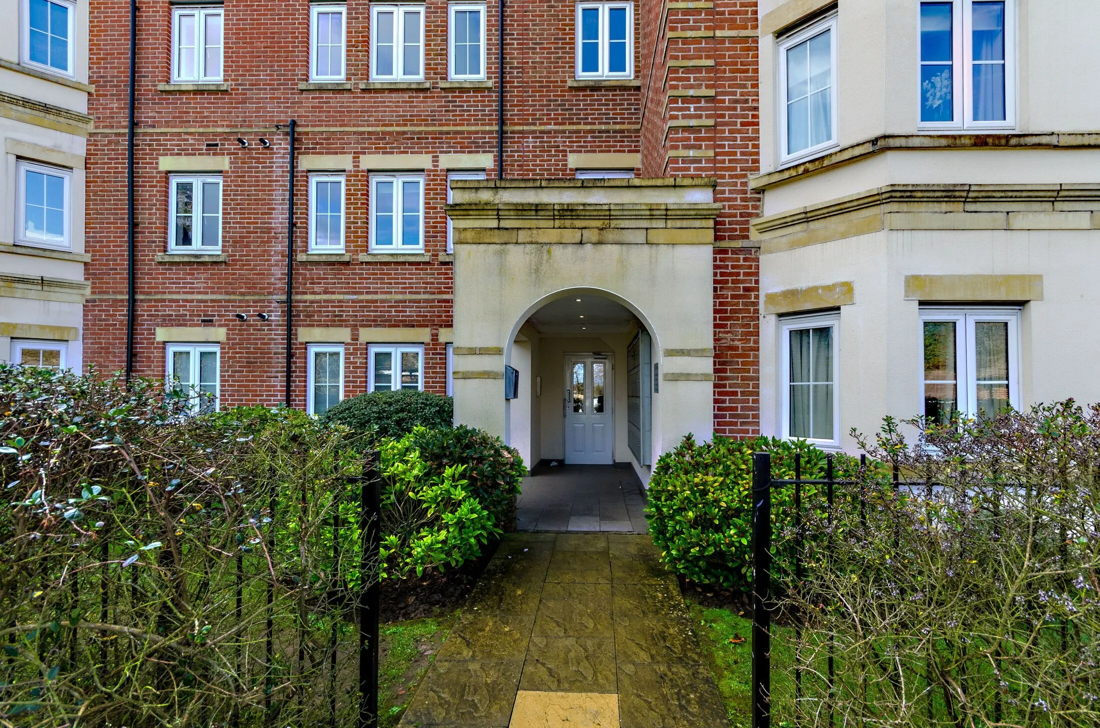 Flat London Road in Guildford
