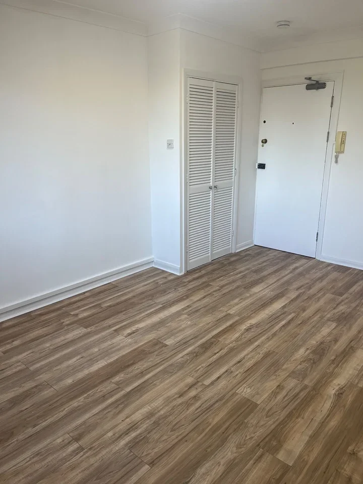 Flat Dryburgh Road in Greater London