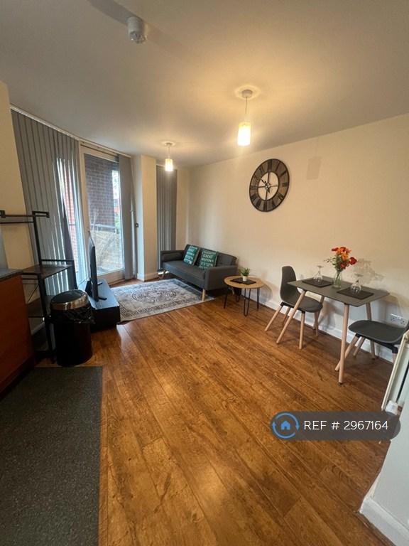 Flat Bradshaw Close in Birmingham