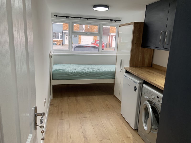 Room Sunrise Avenue in Chelmsford