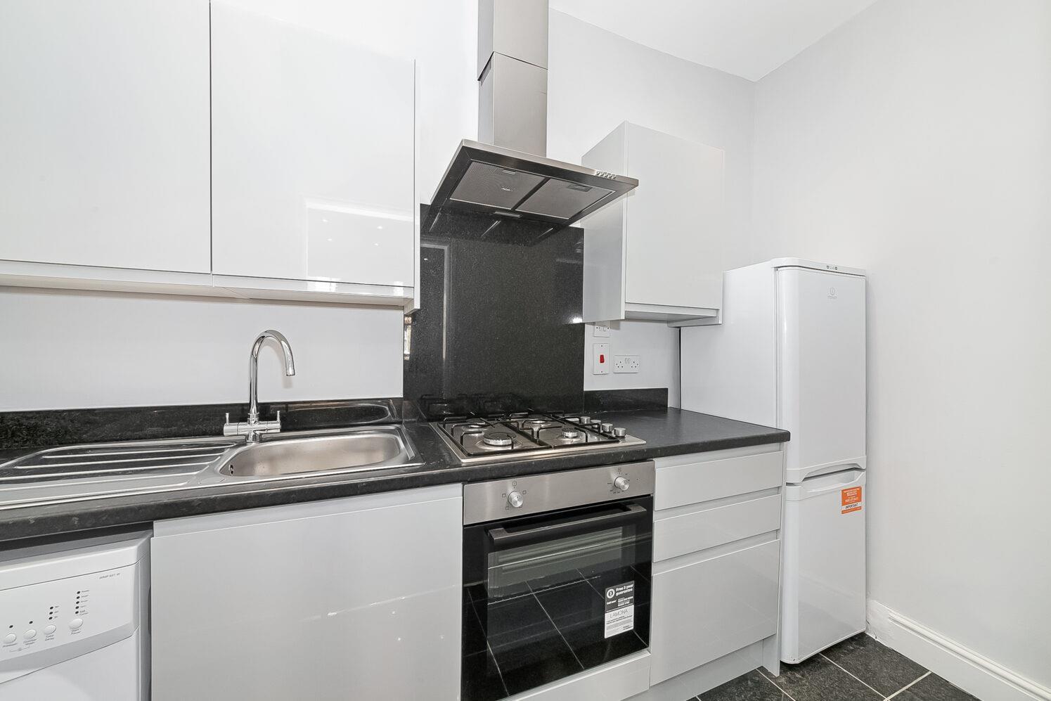 Flat Essex Grove in Greater London