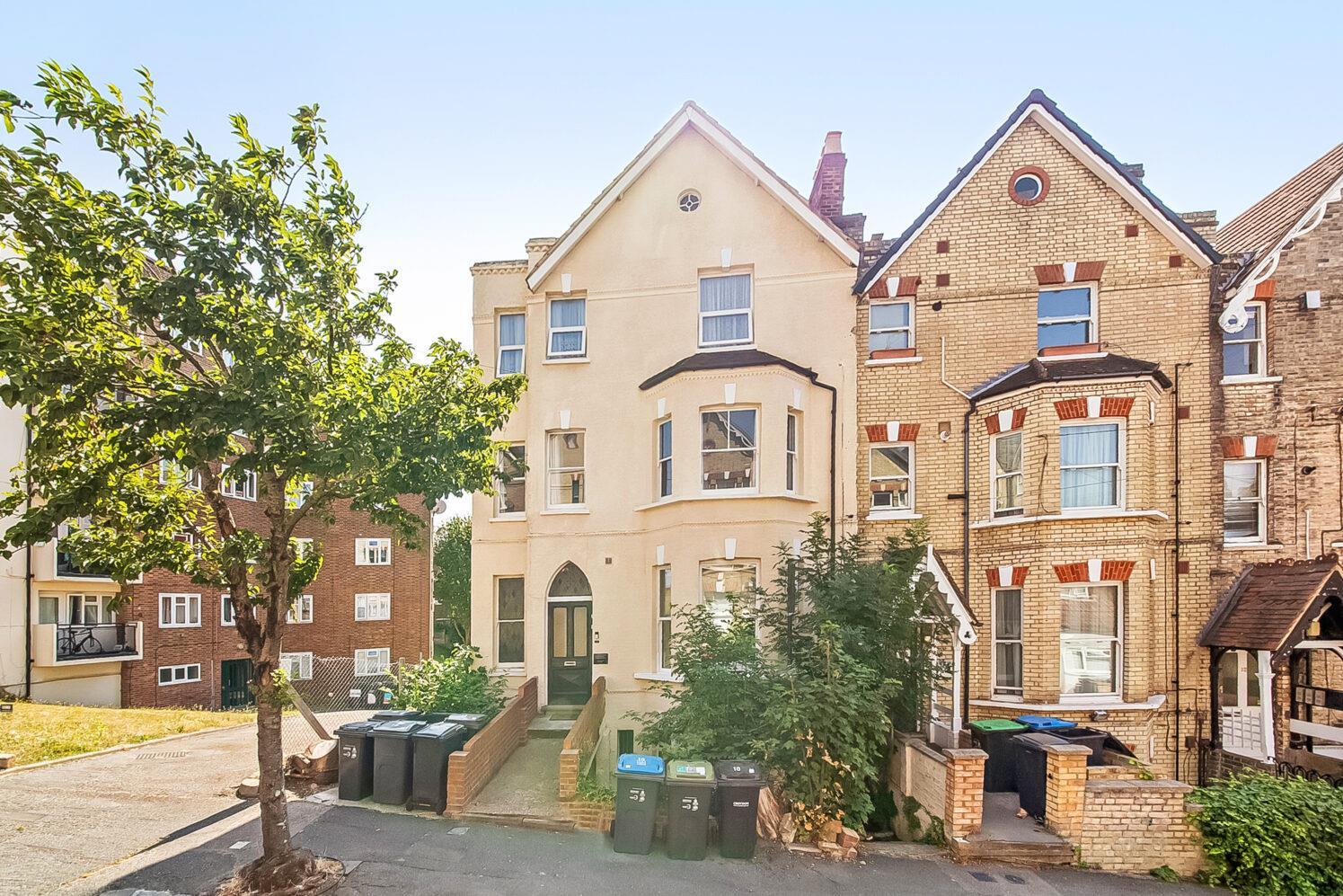 Flat Essex Grove in Greater London