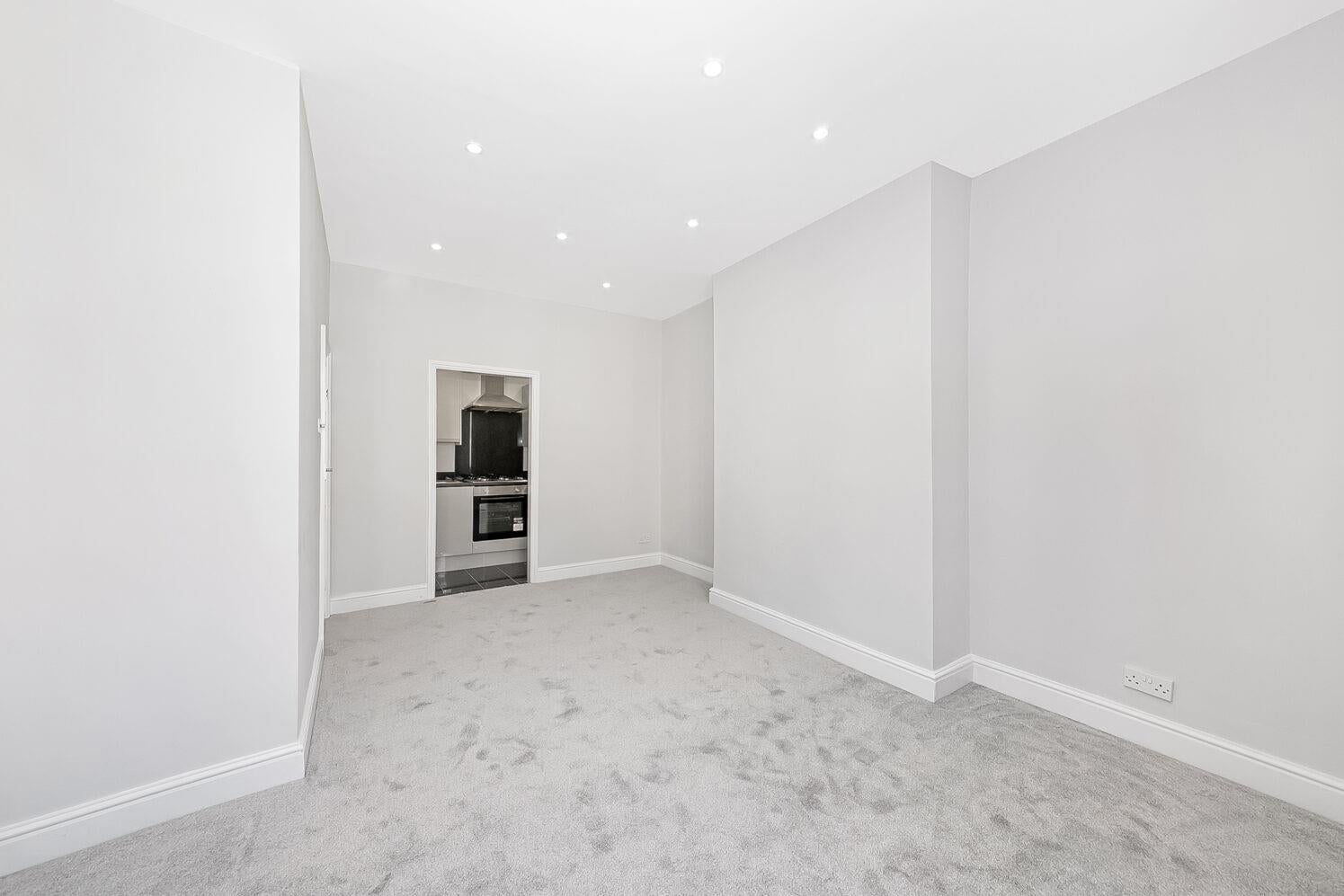 Flat Essex Grove in Greater London