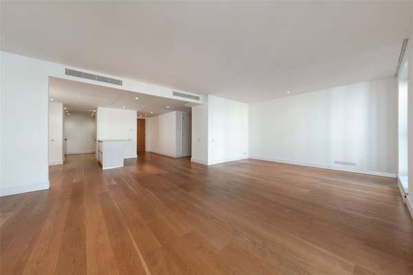 Flat Westferry Circus in Greater London