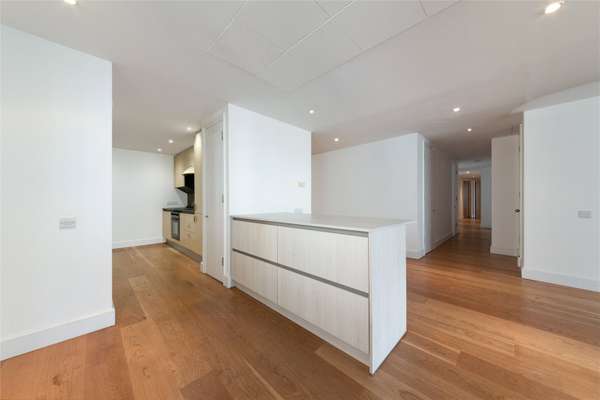 Flat Westferry Circus in Greater London