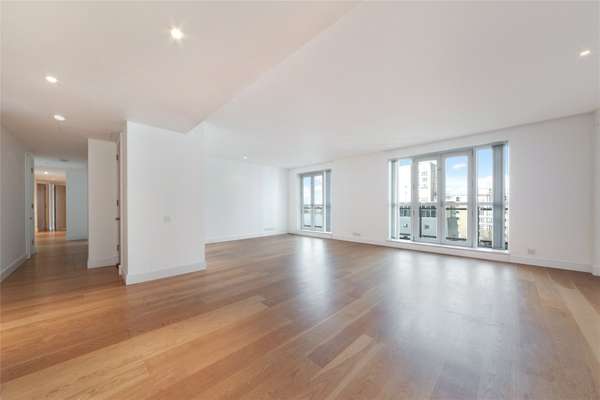 Flat Westferry Circus in Greater London