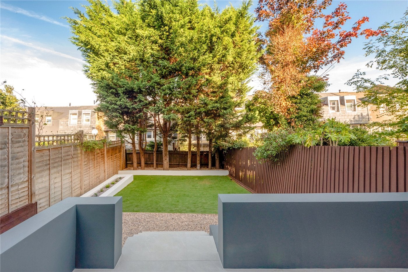 Flat Hainthorpe Road in Greater London