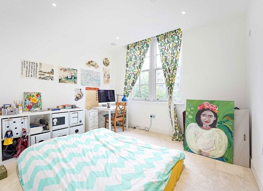 Flat Hyde Lane in Greater London