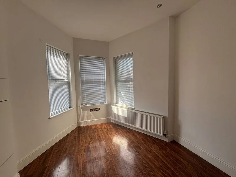 Flat Park Parade in Greater London