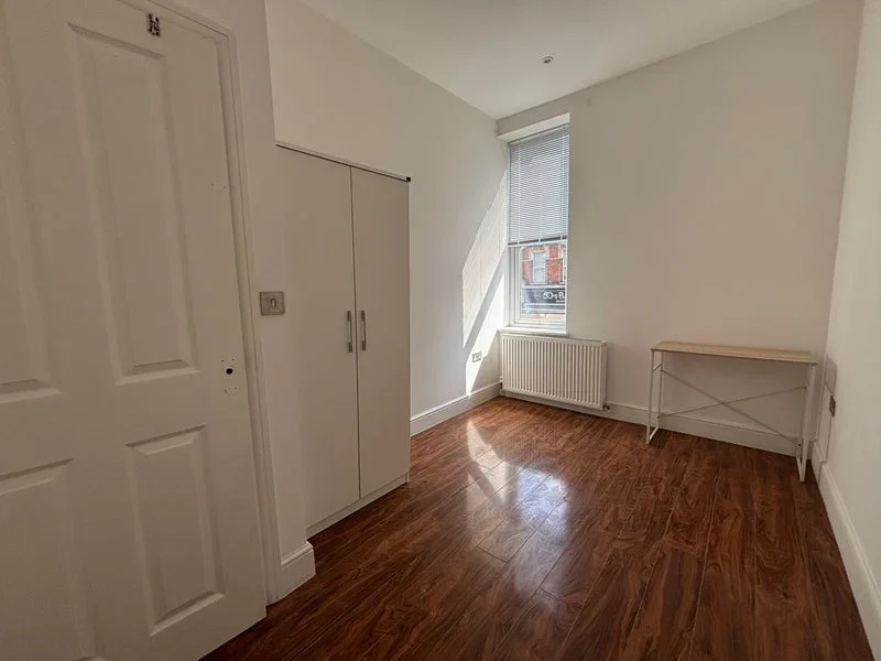 Flat Park Parade in Greater London