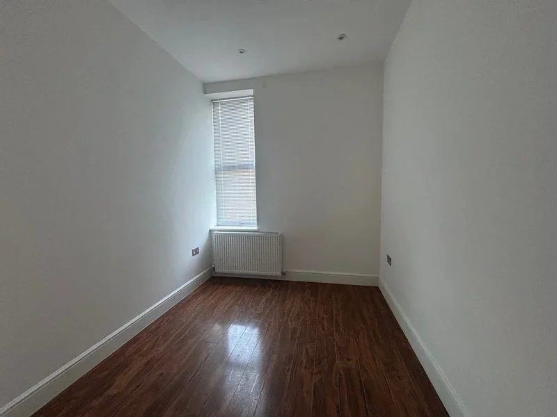 Flat Park Parade in Greater London