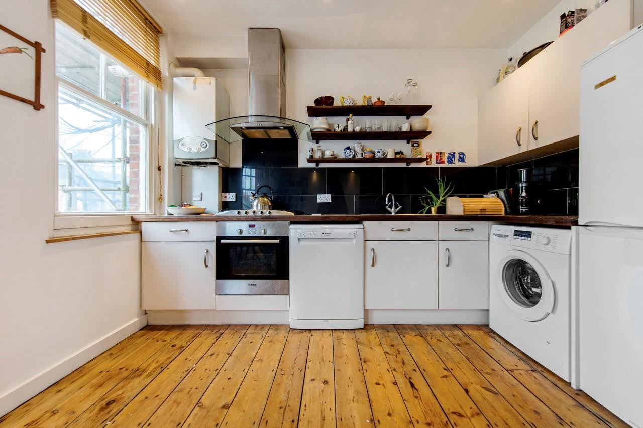 Flat Endymion Road in Greater London
