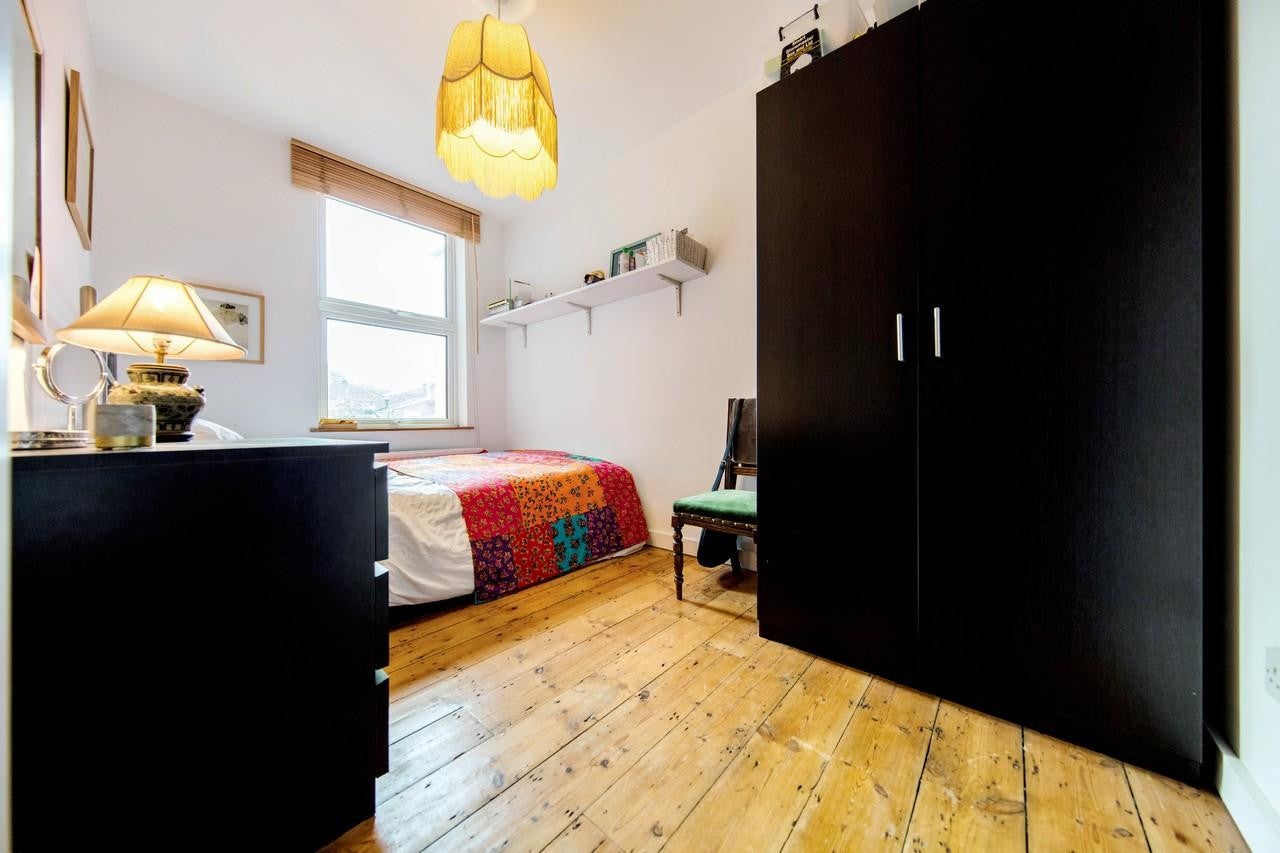 Flat Endymion Road in Greater London