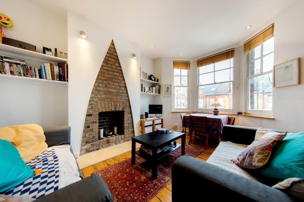 Flat Endymion Road in Greater London