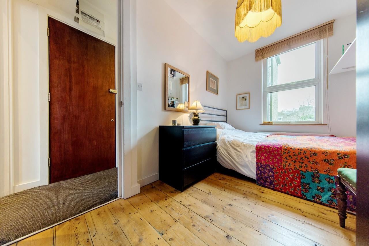 Flat Endymion Road in Greater London
