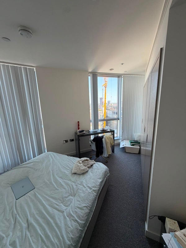 Room Biscayne Avenue in Greater London