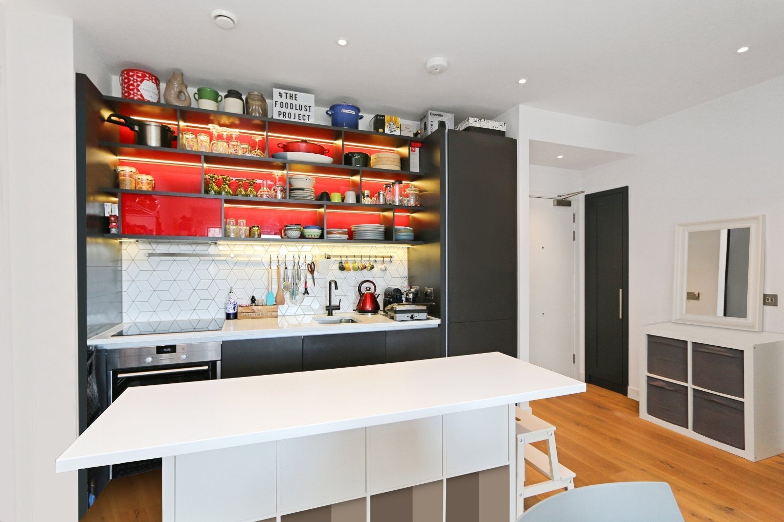 Flat Botanic Square in Greater London