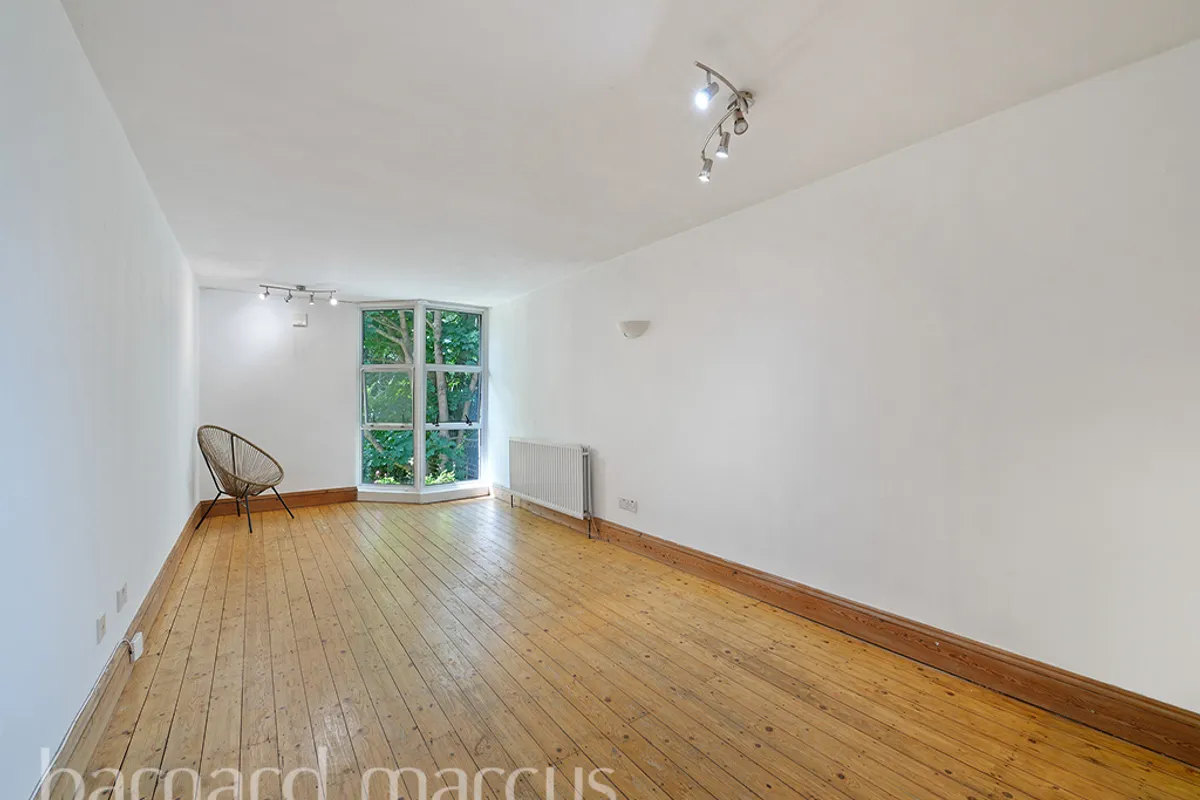 Flat Wellesley Road in Greater London