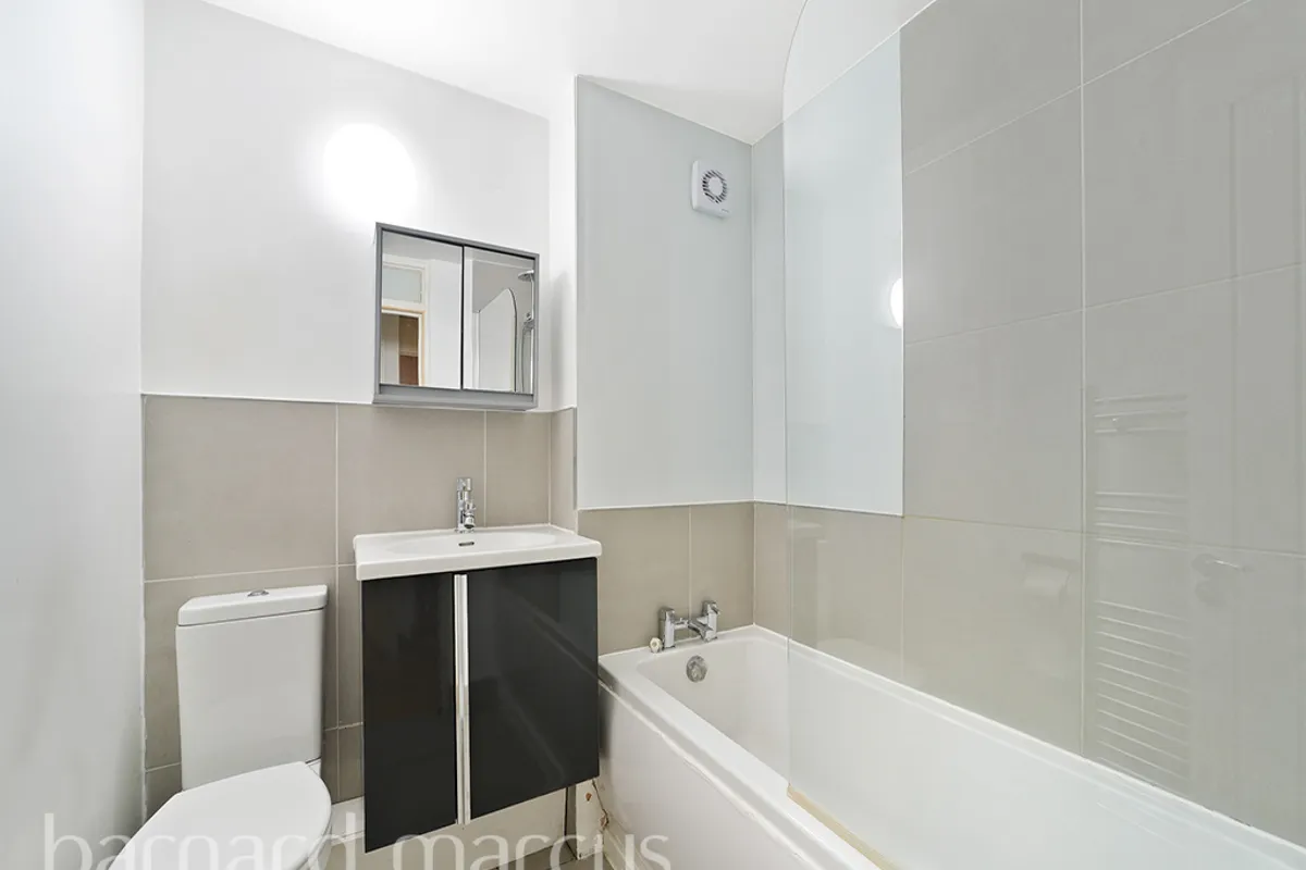 Flat Wellesley Road in Greater London