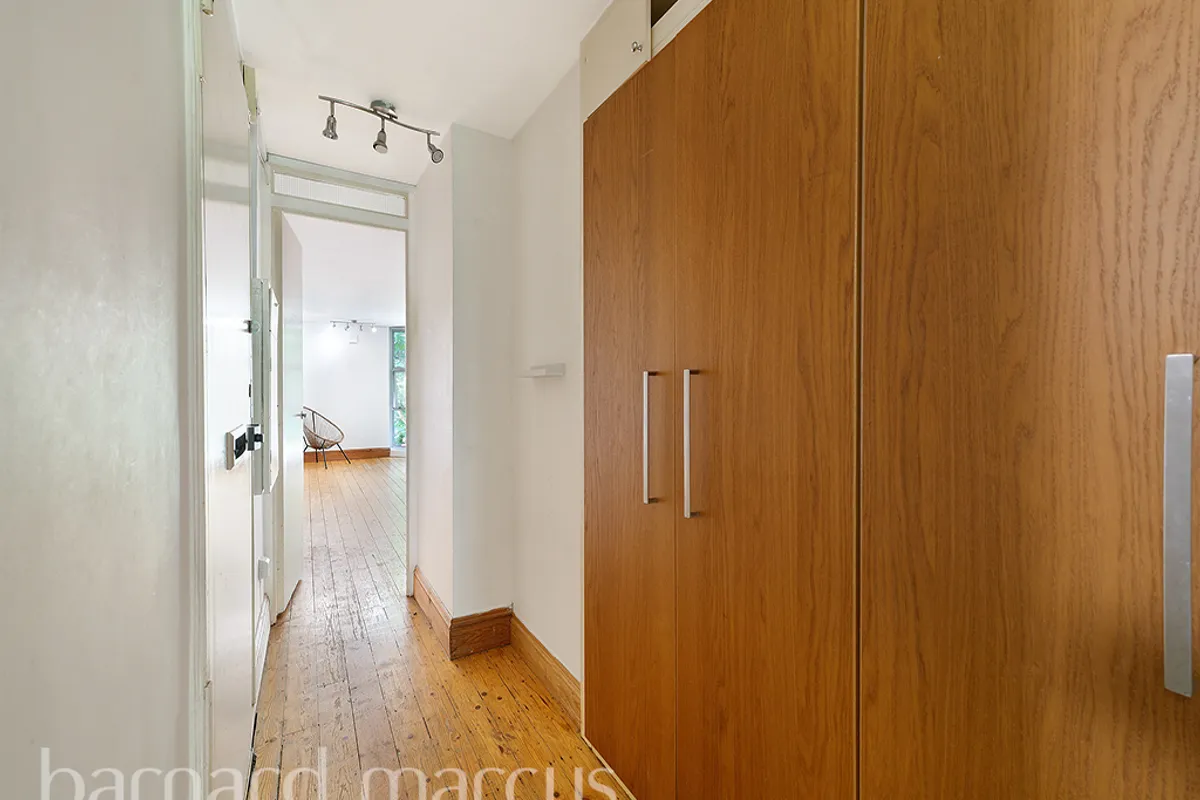 Flat Wellesley Road in Greater London