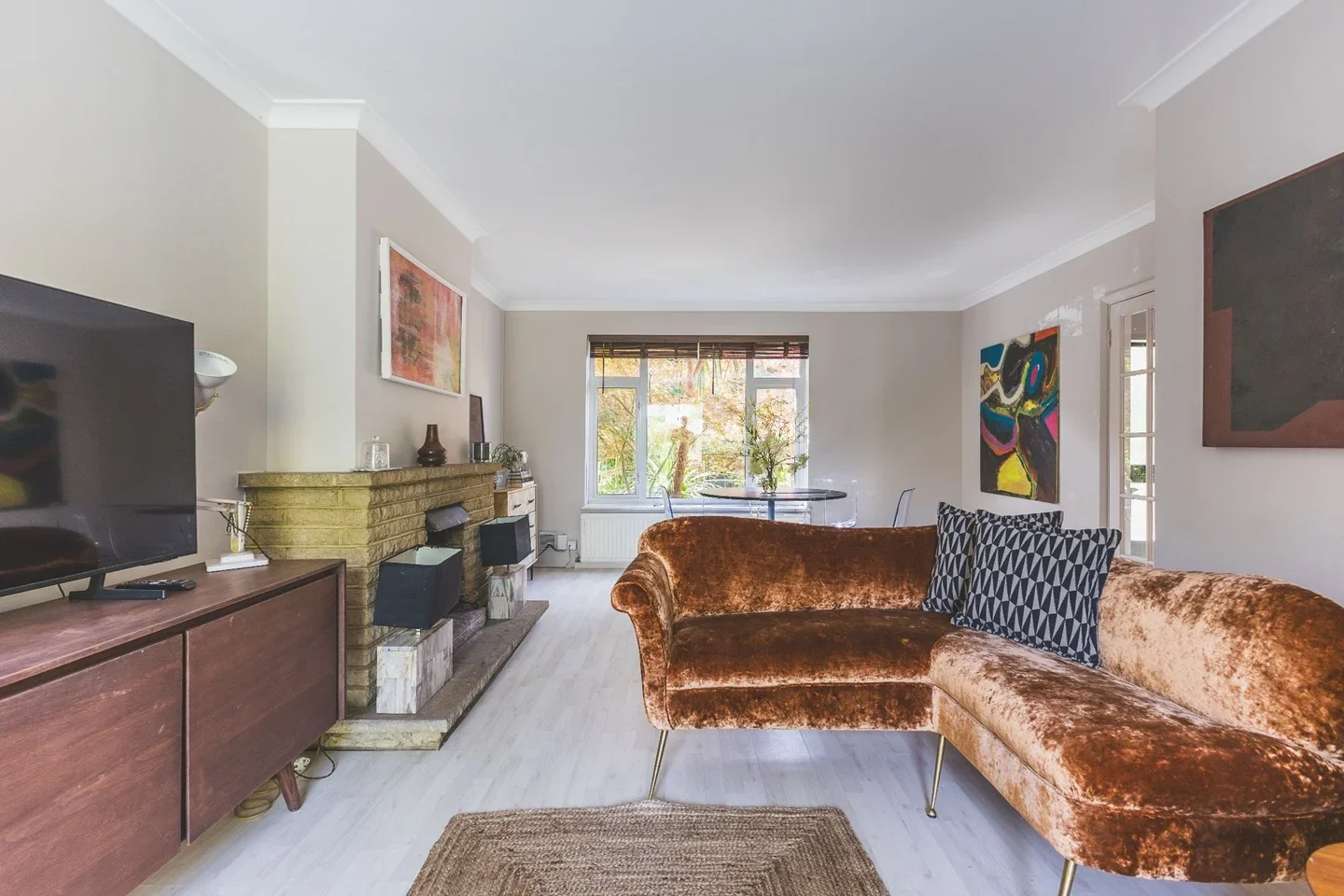 House Burnell Avenue in Greater London