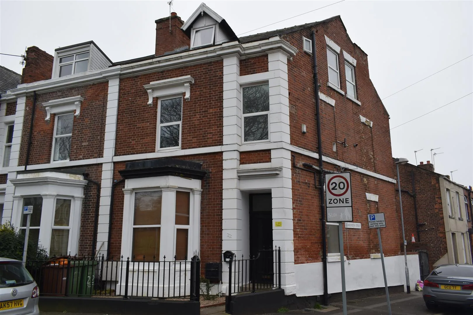 Room College Grove Road in Wakefield
