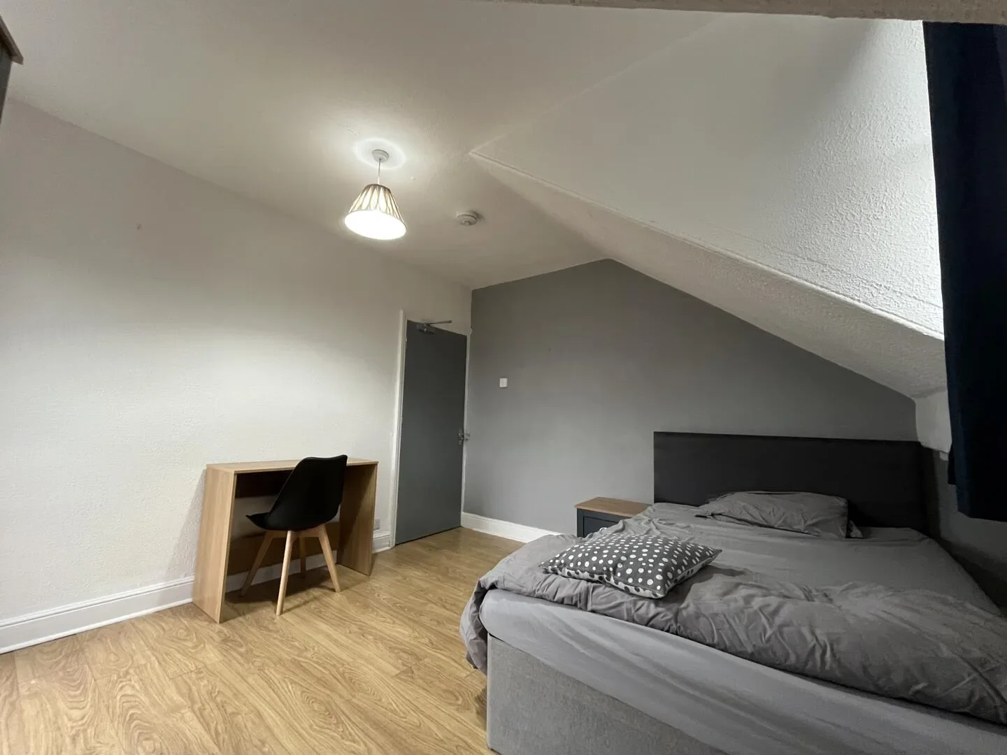 Room College Grove Road in Wakefield