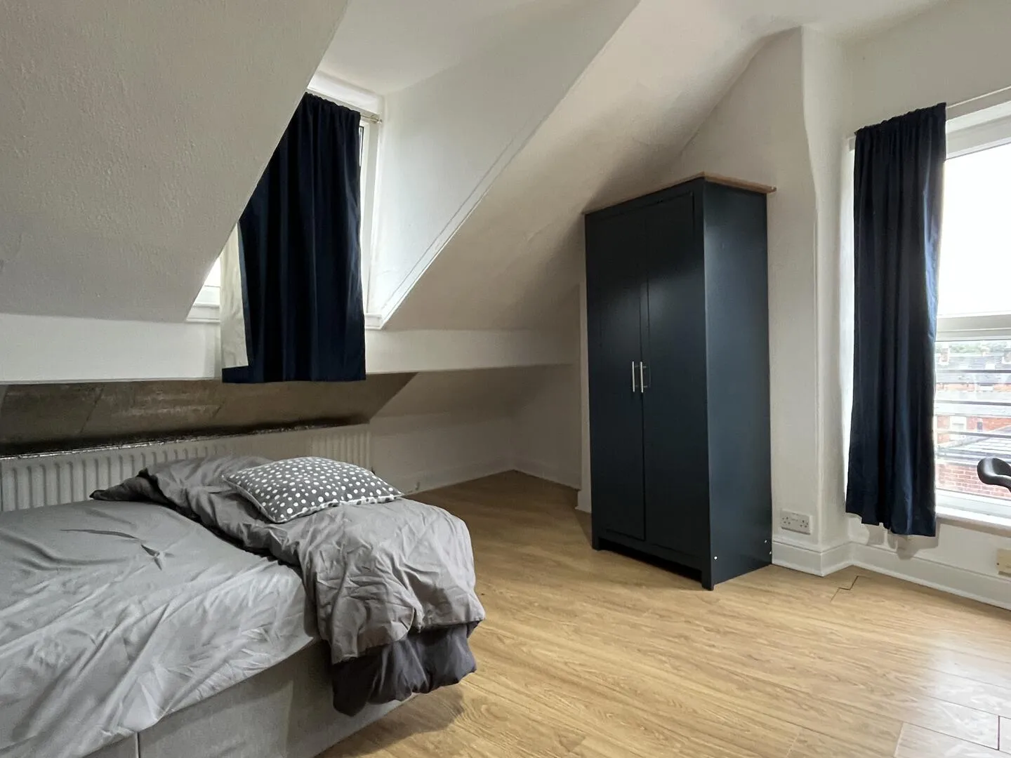 Room College Grove Road in Wakefield