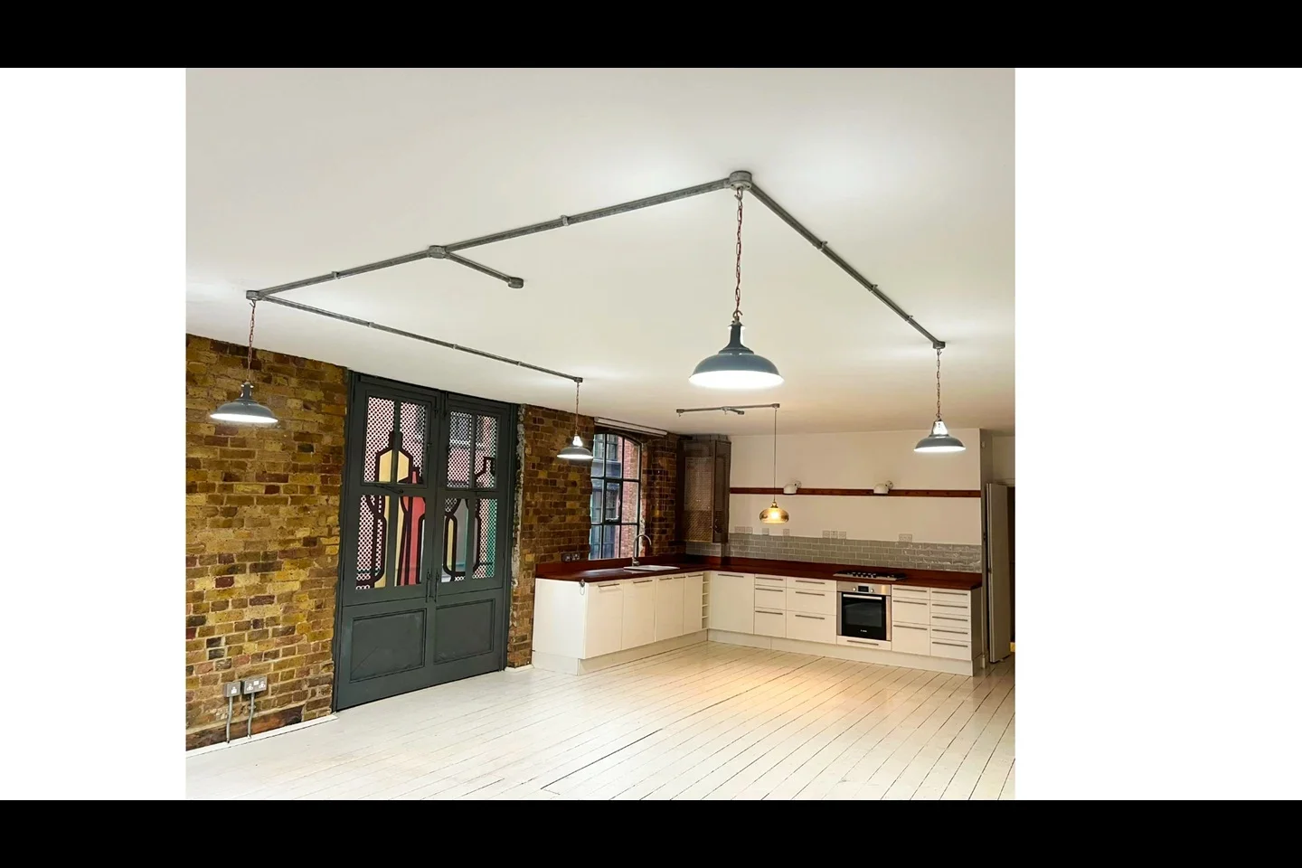 Flat Curtain Road in Greater London