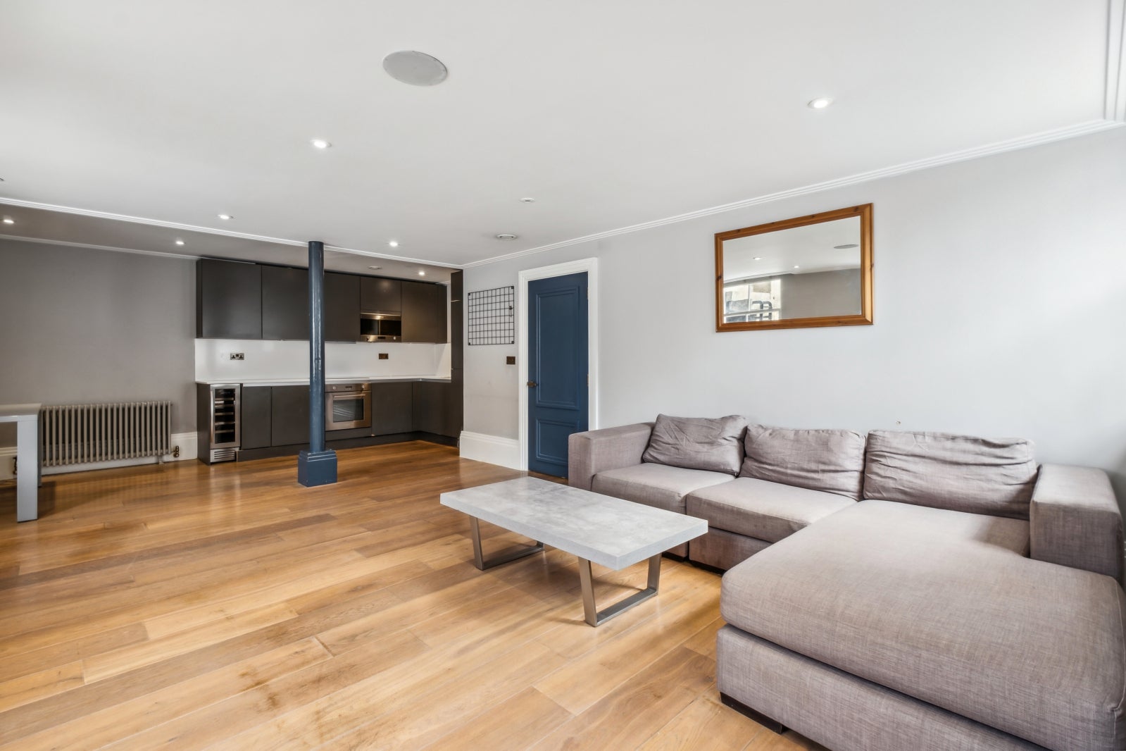 Flat East Hill in Greater London