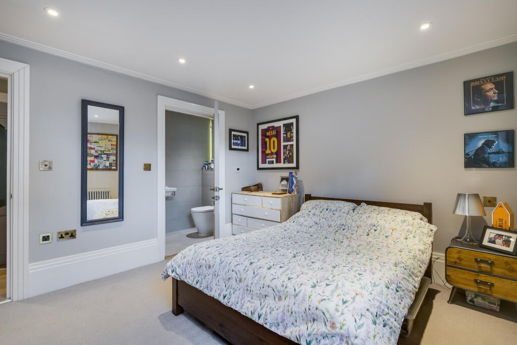 Flat East Hill in Greater London