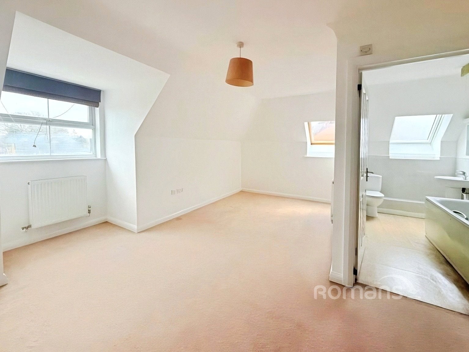Flat Farnborough Road in Rushmoor