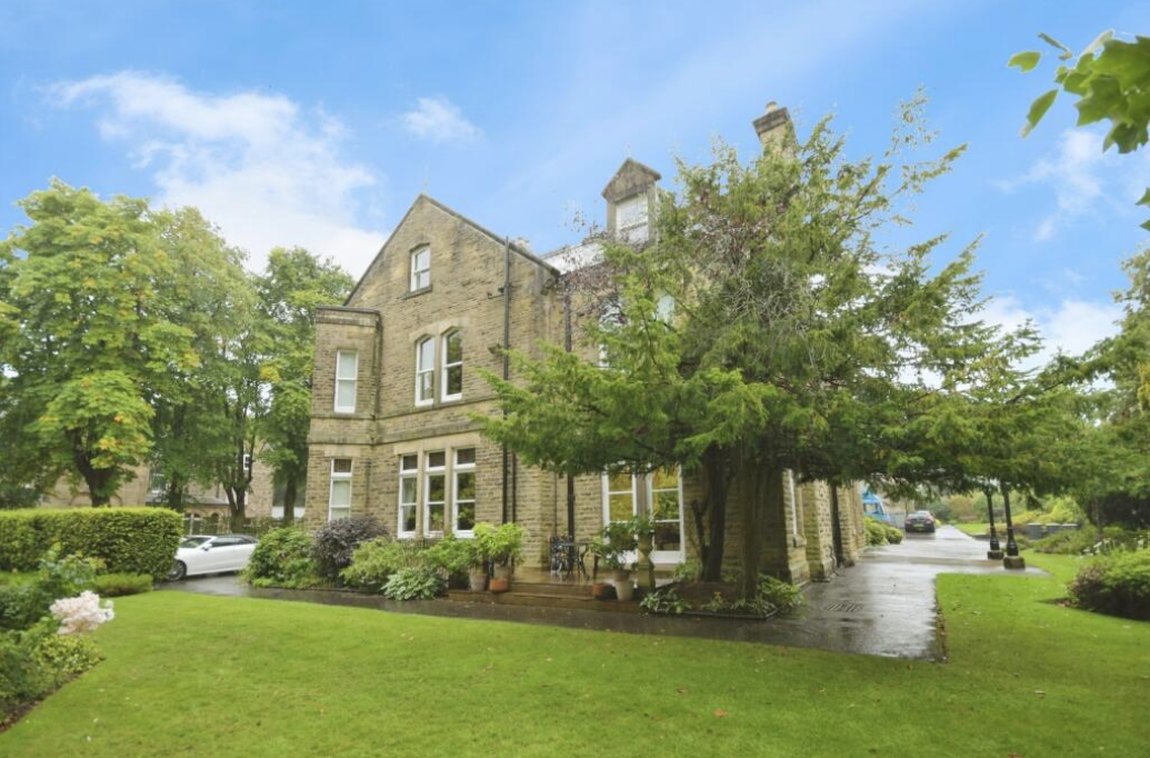Flat Lismore Road in High Peak