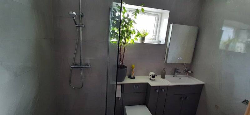 Room Wilshire Avenue in Bristol