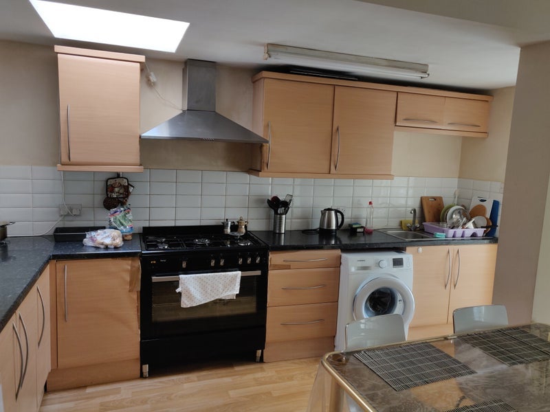 Room Livingstone Road in Greater London