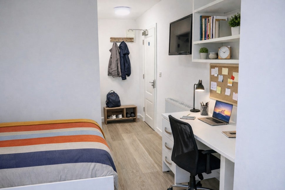 Flat Watkin Road in Leicester