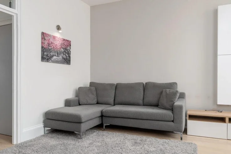 Flat Lindore Road in Greater London