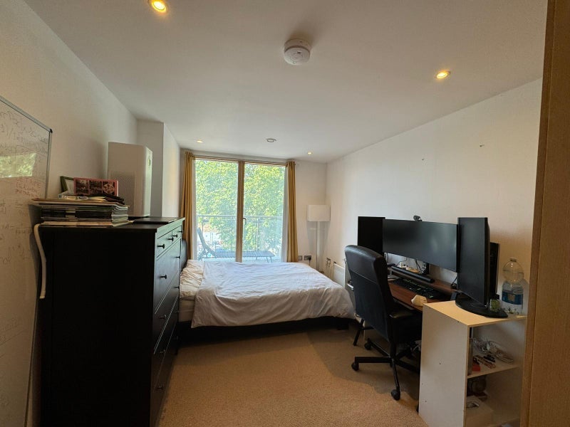 Flat Burdett Road in Greater London