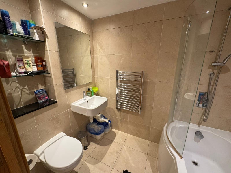 Flat Burdett Road in Greater London