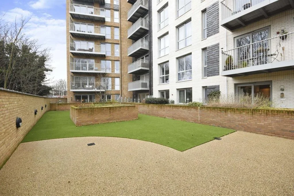 Flat Cunard Square in Chelmsford
