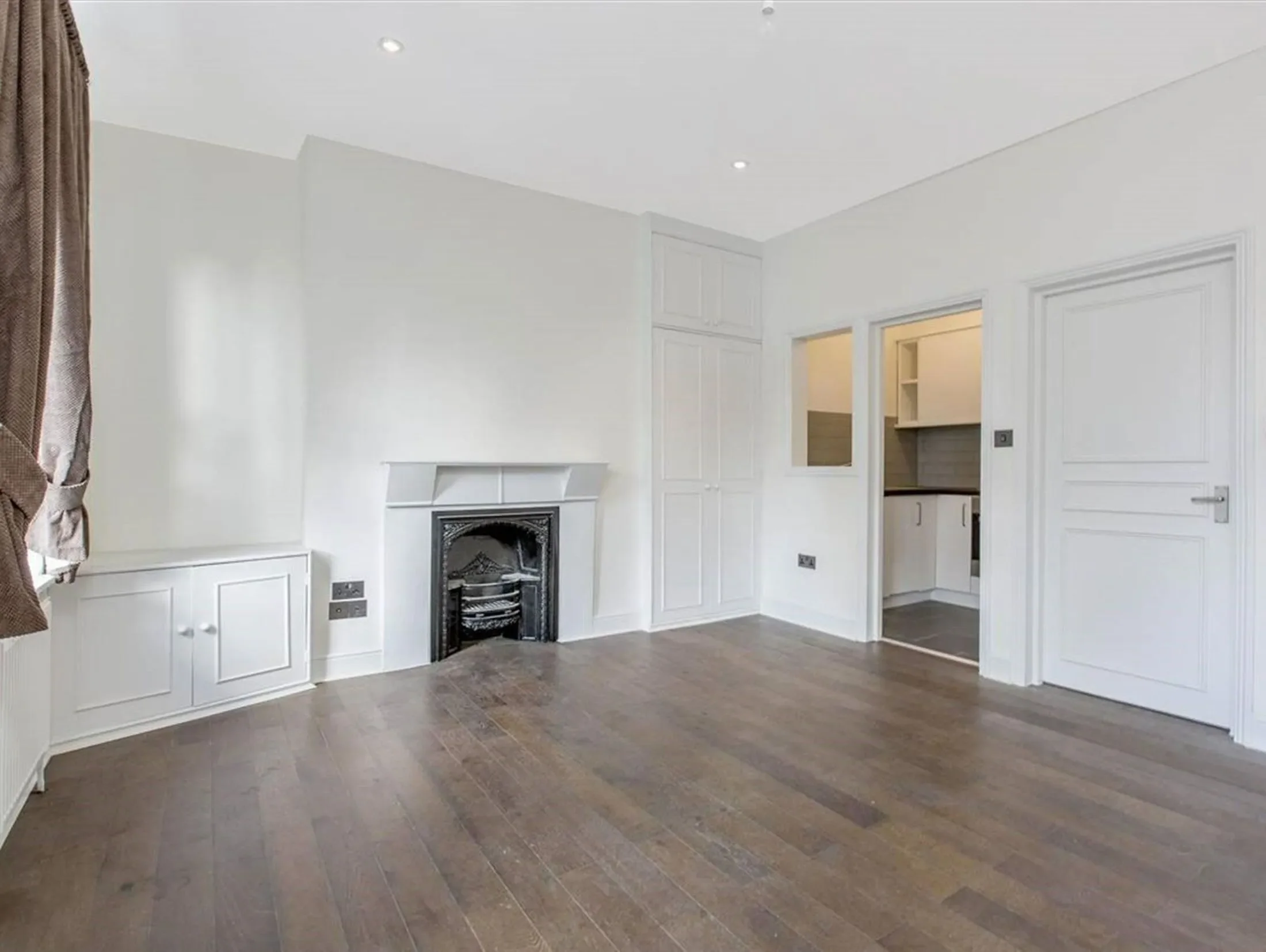 Flat Vauxhall Bridge Road in City of Westminster