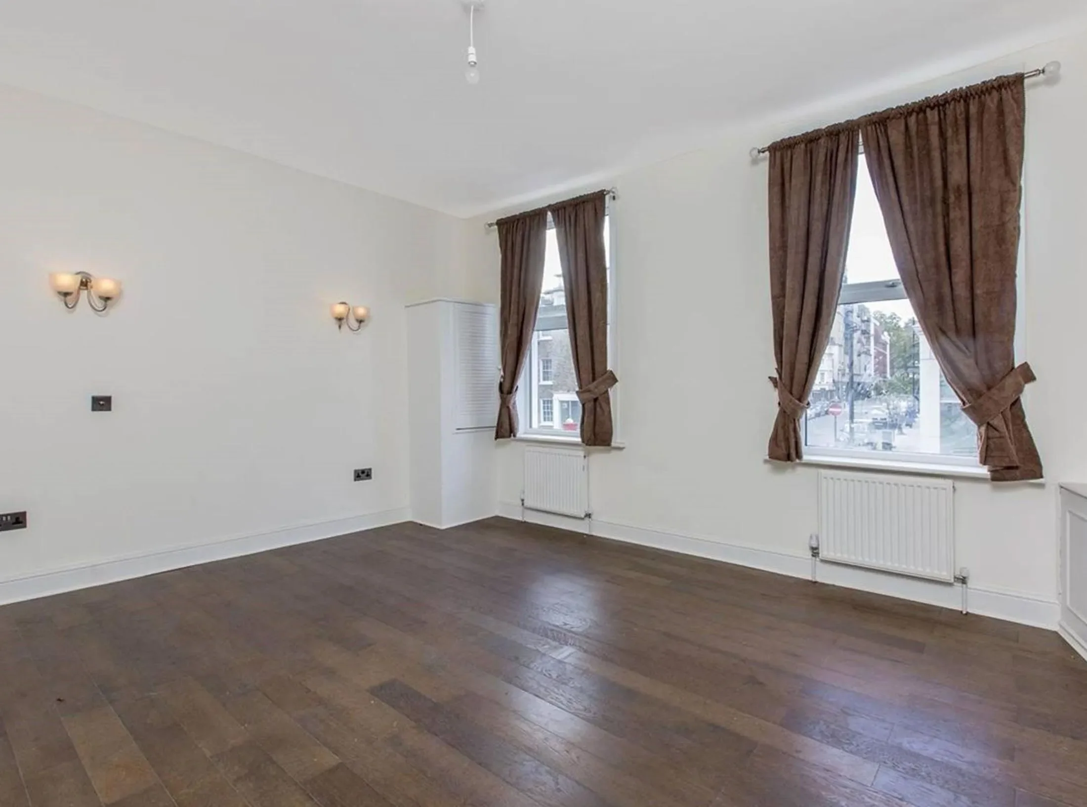 Flat Vauxhall Bridge Road in City of Westminster