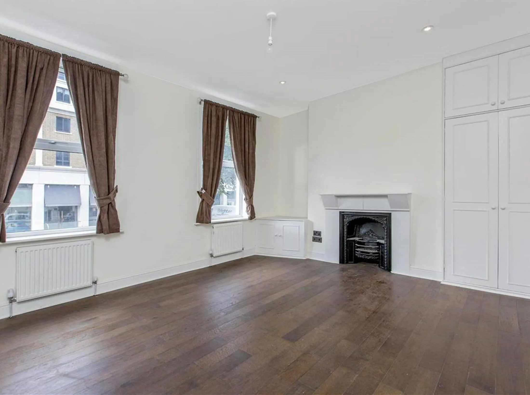 Flat Vauxhall Bridge Road in City of Westminster