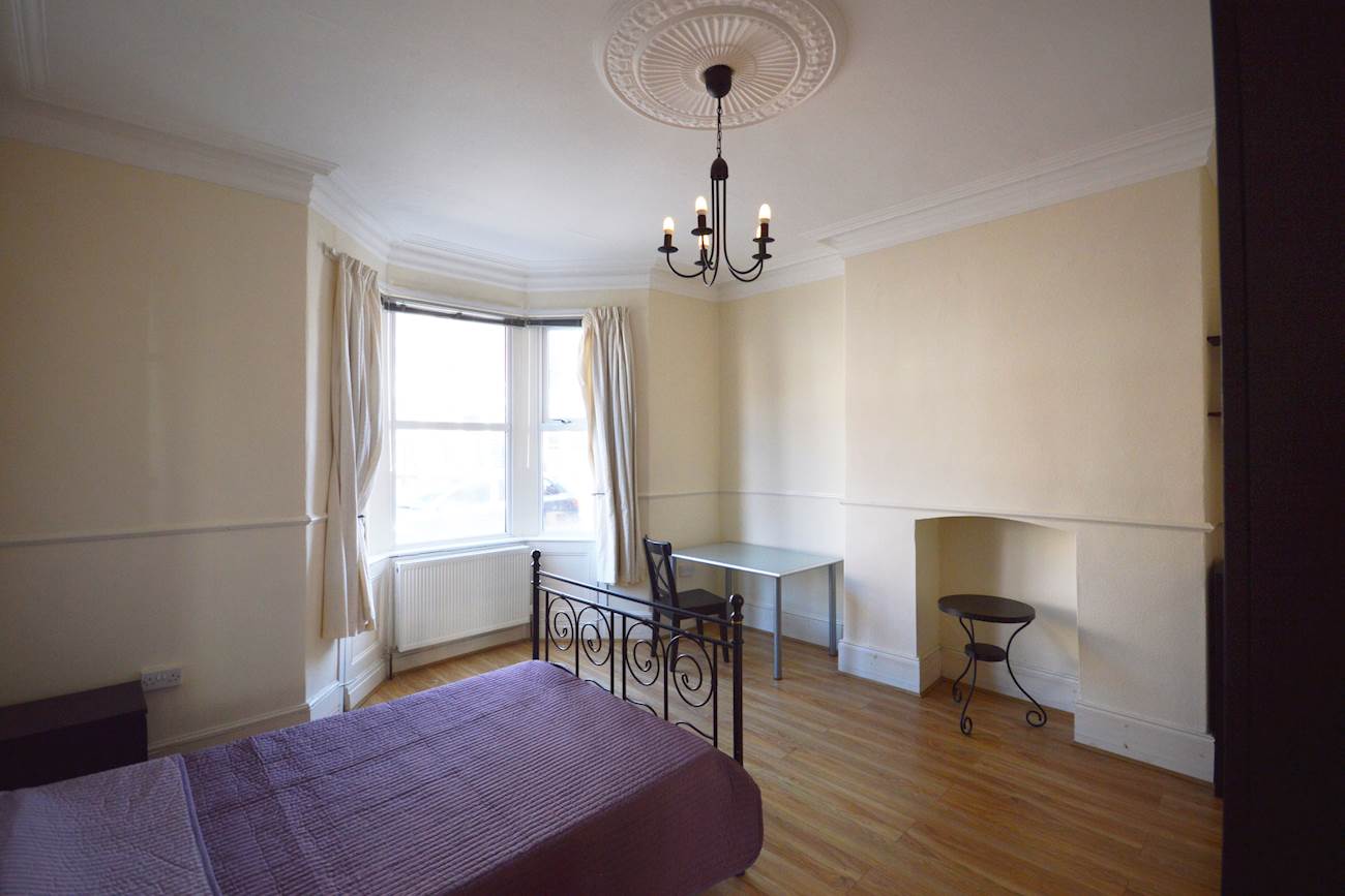 Flat Lyndhurst Avenue in Newcastle upon Tyne